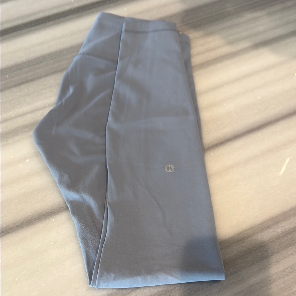 Lululemon Athletica Wunder Train in chambray color size 4. Good condition